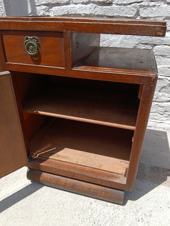 Mesa de luz antigua con puerta y cajón - imagen 3