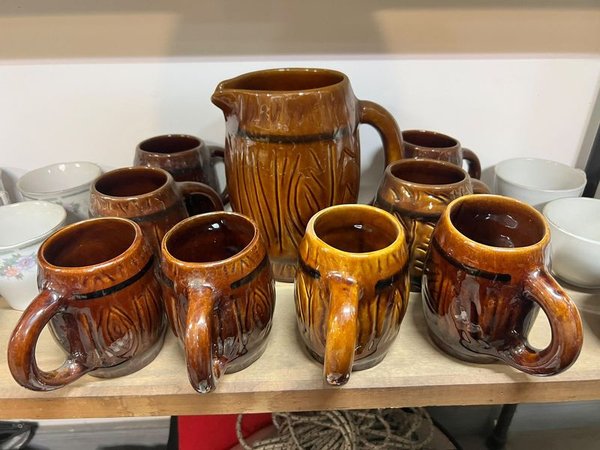 Juego de Jarra y 8 Jarros de Cerámica Esmaltada Marrón Estilo Rústico