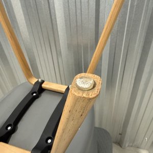 Juego de 2 Sillas de Plástico Gris con Patas de Madera Clara - imagen 9