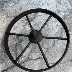 Rueda Antigua de Hierro Macizo con Rayos - imagen 2