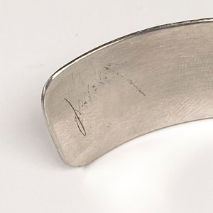 Brazalete de Acero Decorado con Firma - imagen 4