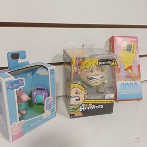 Lote de Juguetes: Peppa Pig, The Hangrees (Fortnite) y Juego Electrónico 999 Juegos - imagen 5