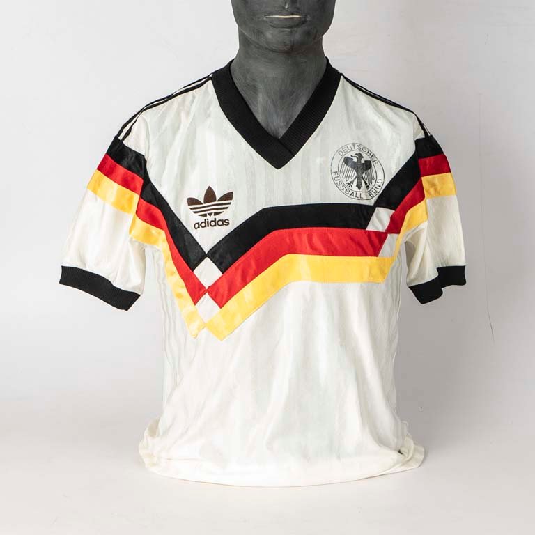 Lote siguiente: Camiseta de la Selección de Alemania oficial de tienda marca adidas