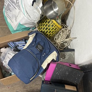 Lote anterior: Lote Variado: Bolso, Lámpara, Recipientes y Más