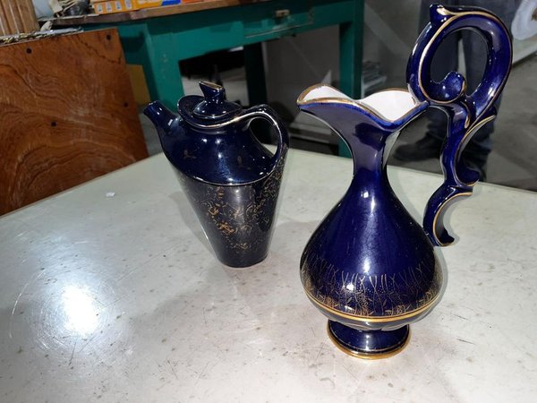 Juego de Jarra y Tetera Azules con Detalles Dorados