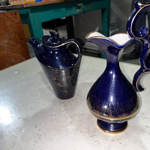 Lote anterior: Juego de Jarra y Tetera Azules con Detalles Dorados