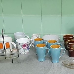Conjunto de Tazas, Jarros, Vasos, Jarra y Condimentero - imagen 2