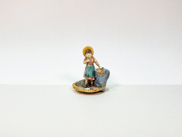 Lote anterior: Figurita de cerámica de niña con sombrero