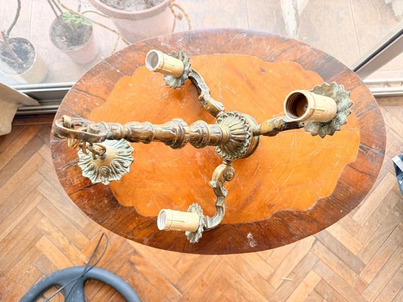 Araña Antigua de Bronce con 3 Brazos Curvos y Cadena