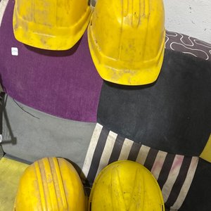 Lote siguiente: Cascos de Seguridad Amarillos