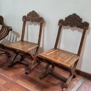 Juego de Living y Comedor Rústico Español en Madera Tallada: Mesa Ratona, 2 Sillones Curules, Banco y 2 Sillas - imagen 6