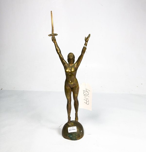 Figura de Dama con Espada en Bronce, 37 cm, Firmada - imagen 1