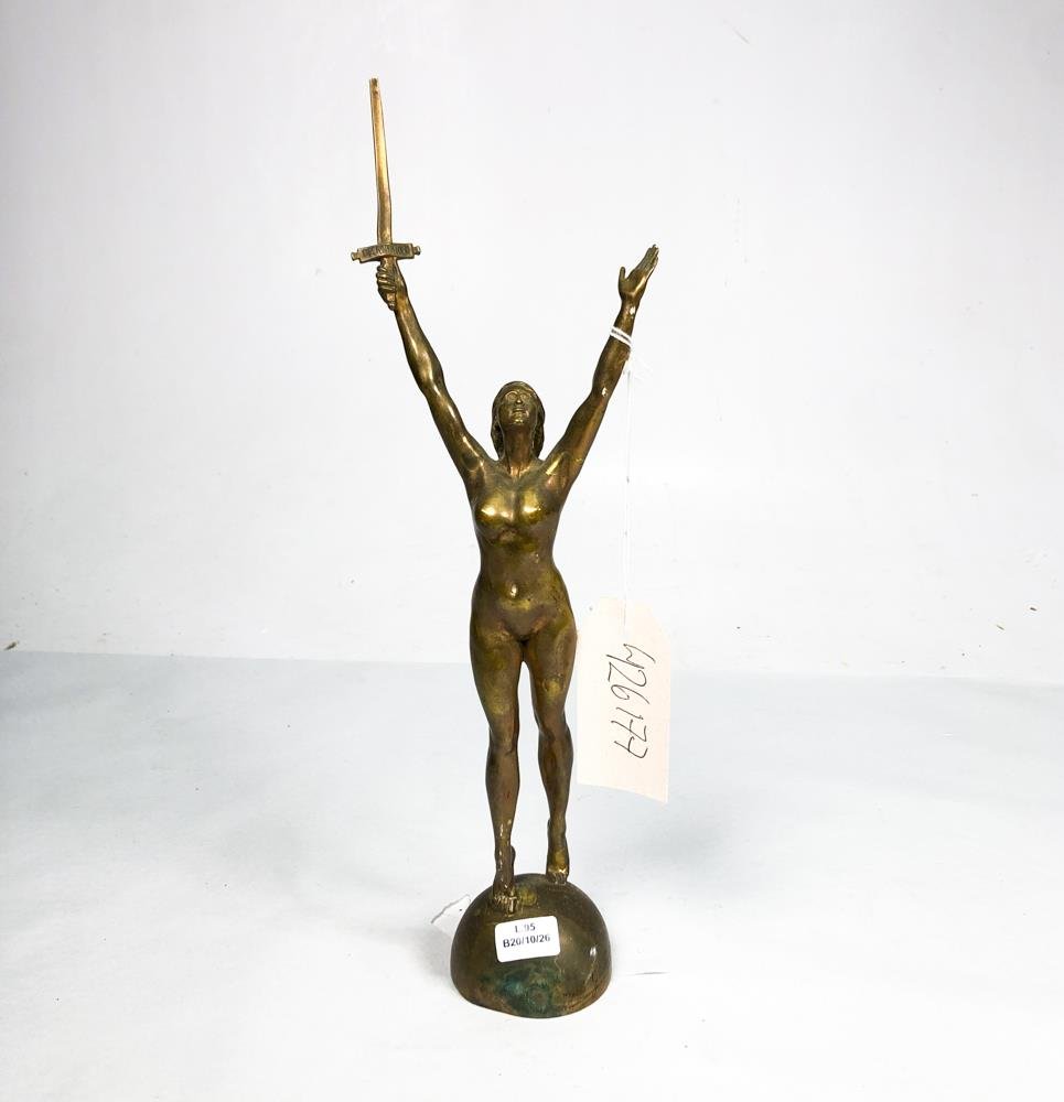 Figura de Dama con Espada en Bronce, 37 cm, Firmada