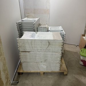 Lote de Sillas de Plástico Blanco para Eventos - imagen 4