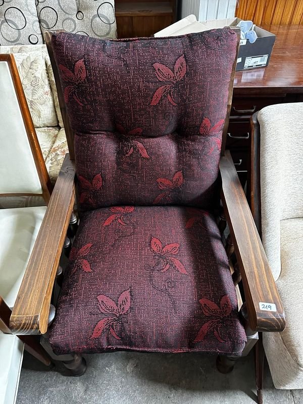 Lote anterior: Sillon de madera individual con almohadones firmes