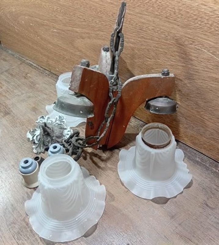 Araña en madera y bronce desarmada completa tulipas sanas - imagen 4