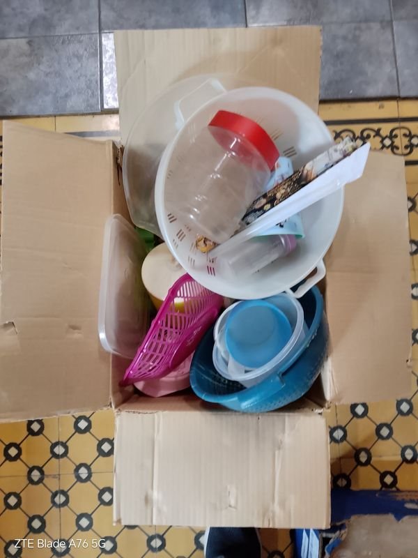 Colección de plásticos variados - imagen 4