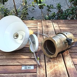 Spot o Foco de Estilo Teatro Medidas: Lados 12cm x 23 cmLargo 230 cm /  Lámpara de Techo Estilo Nórdicocon pantalla blanca de Metal Medidas: Alto 29 cm x Diámetro 23 cm - imagen 2