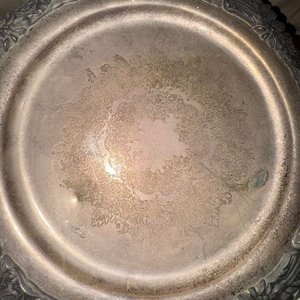 Bandeja Antigua de Servicio Estilo Clásico Ornamentado Metal Plateado Grabado Floral - imagen 3