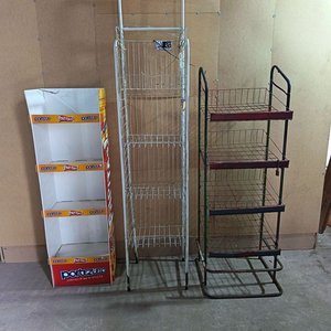 Lote anterior: Lote de 3 Exhibidores de Metal y Cartón para Comercio