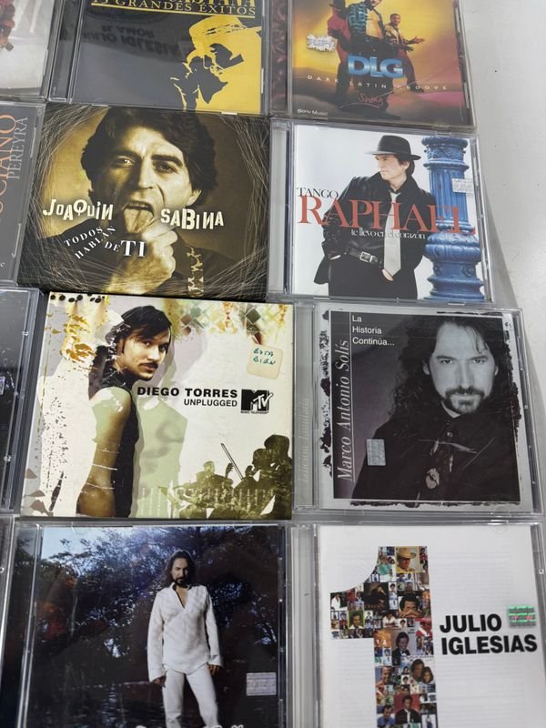 Colección de CDs de artistas reconocidos - imagen 3