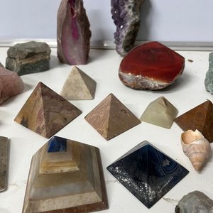 Lote Variado de Piedras Naturales, Caracoles y Pirámides Decorativas - imagen 11