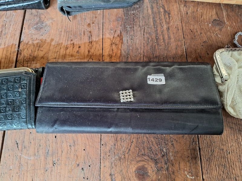 Lote anterior: Lotes de accesorios para bolsillo y CD