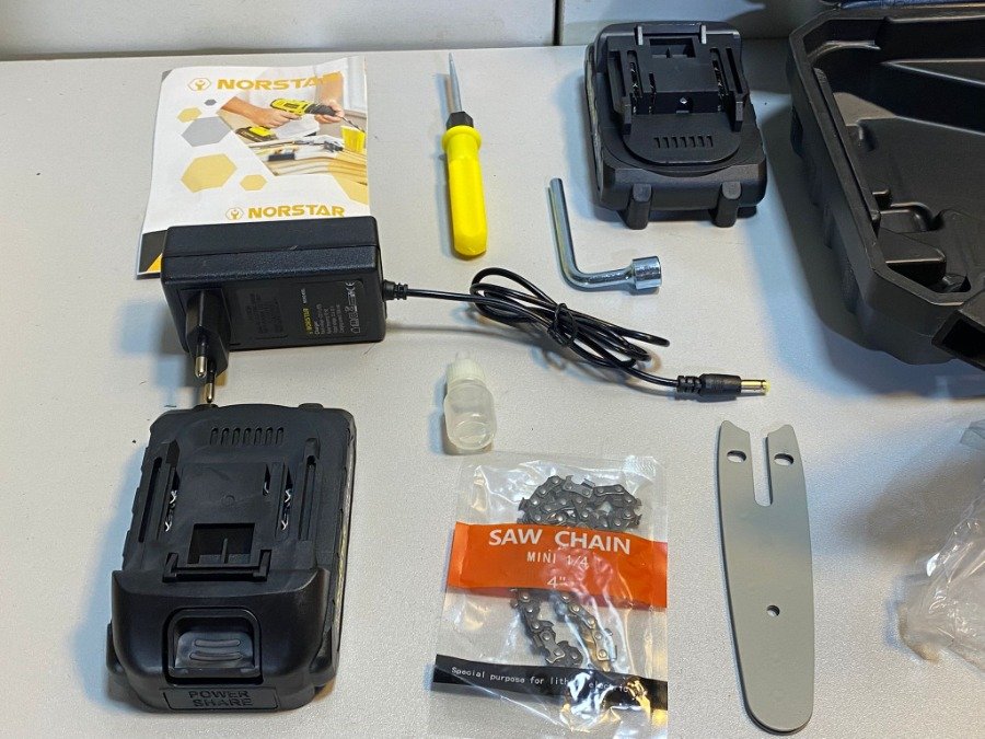 Mini motosierra eléctrica NORSTAR con accesorios y manual - imagen 5
