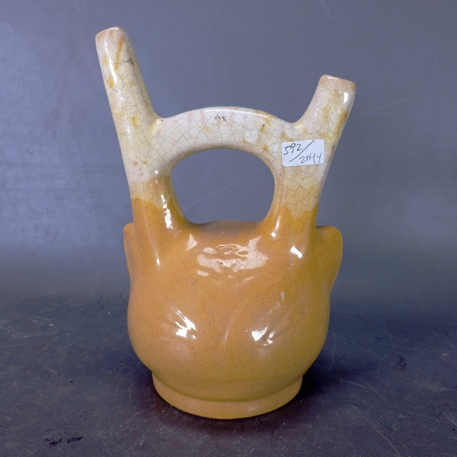 Botella o vasija en cerámica con rostro y dos picos - imagen 4