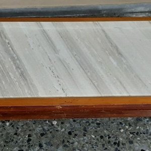 Mesa de Living Rectangular con Tapa de Mármol y Estructura de Madera - imagen 3