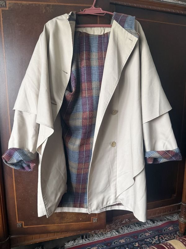 Gabardina Beige/Crema Talle XL con Forro Cuadros