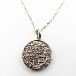 Lote siguiente: Cadena con Dije Religioso en Plata