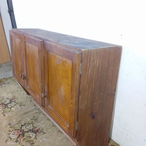 Mueble Aéreo Multiuso de Madera con Tres Puertas y Estante Inferior - imagen 3