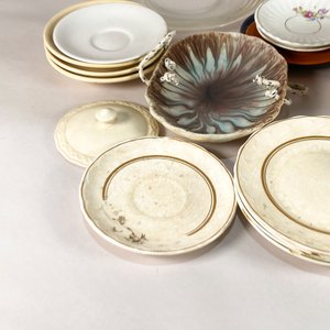 Lote Variado de Platos, Tazas y Recipientes de Vidrio y Cerámica - imagen 2