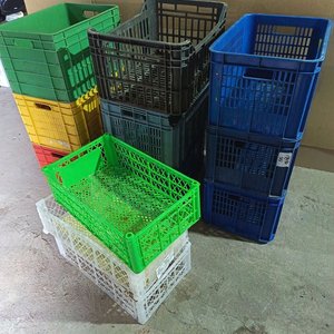 Lote de 12 Cajones Plásticos Apilables de Colores Varios - imagen 8