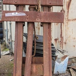 Lote anterior: Mástil Apilador con Ruedas y Cadena
