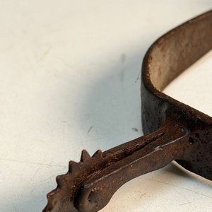 Antiguas Espuelas de Hierro con Tiras de Cuero - imagen 2