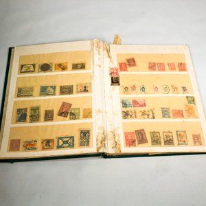 Álbum de Sellos Postales con Colección Variada - imagen 2