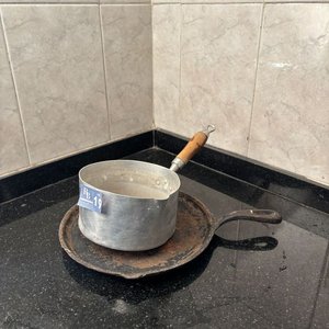 Olla de Aluminio Mariposa y Sartén de Hierro - imagen 1