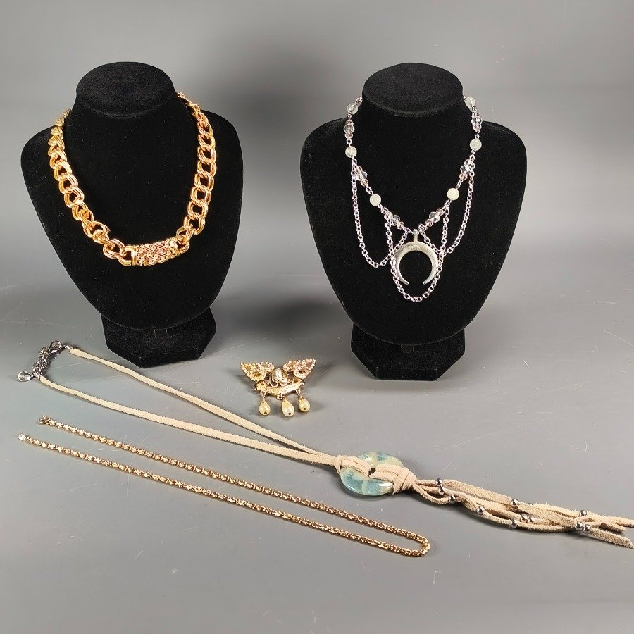 Item 16375 - Image 0