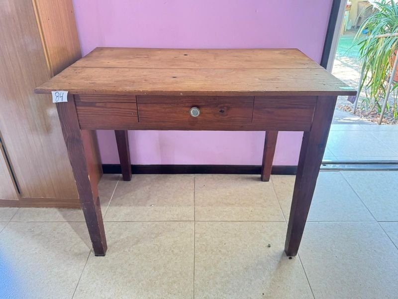 Lote anterior: MESA DE CAMPO DE MADERA MACIZA CON CAJÓN