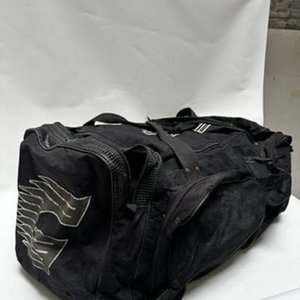 Bolso Deportivo Graf con Ropa de Hombre: Camisas, Remeras y Shorts - imagen 2