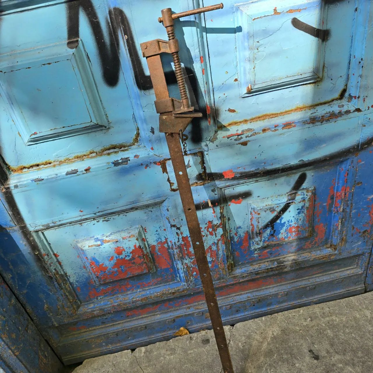 Rusty Clamp y Accesorios en Mal Estado - imagen 2