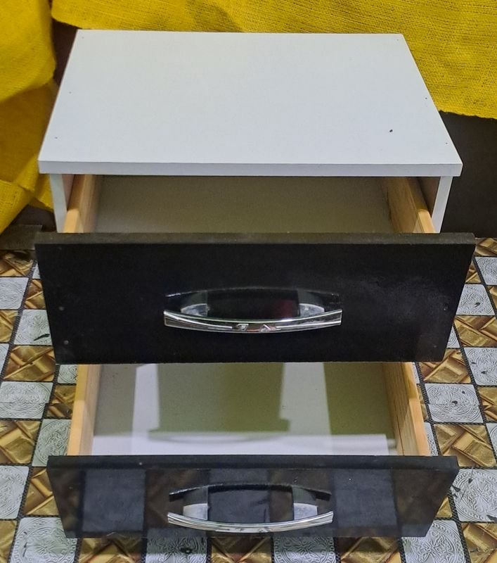MESA DE LUZ EN MDF EN EXCELENTES CONDICIONES - imagen 2