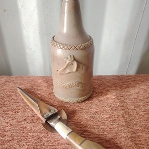 Cuchillo Artesanal con Botella Decorativa "Sombrero" - imagen 2