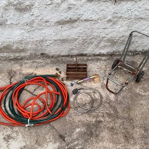 Lote de Mangueras, Carro de Compras, Matera de Madera y Más - imagen 1