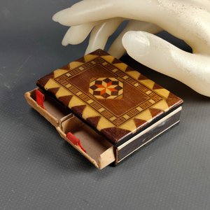 Lote de 4 Cajas Decorativas: Caja Secreta Japonesa, 2 Alhajeros (Marquetería y Khatam Kari) y Fosforera Doble - imagen 9