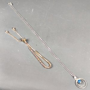 Cadena con Dije Artesanal en Plata y Pulsera Dorada con Piedras Sintéticas - imagen 3