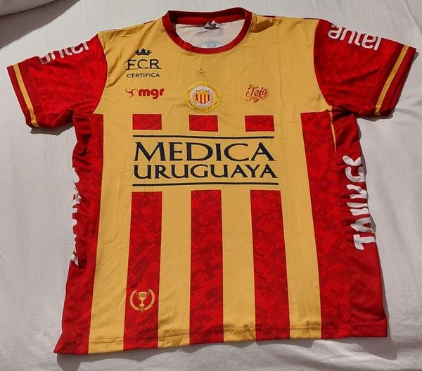 Camiseta de Progreso Talle L Marca MGR Original - imagen 1