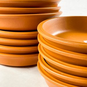 Doce Platos Hondos de Cerámica Color Ocre, 20 cm - imagen 3